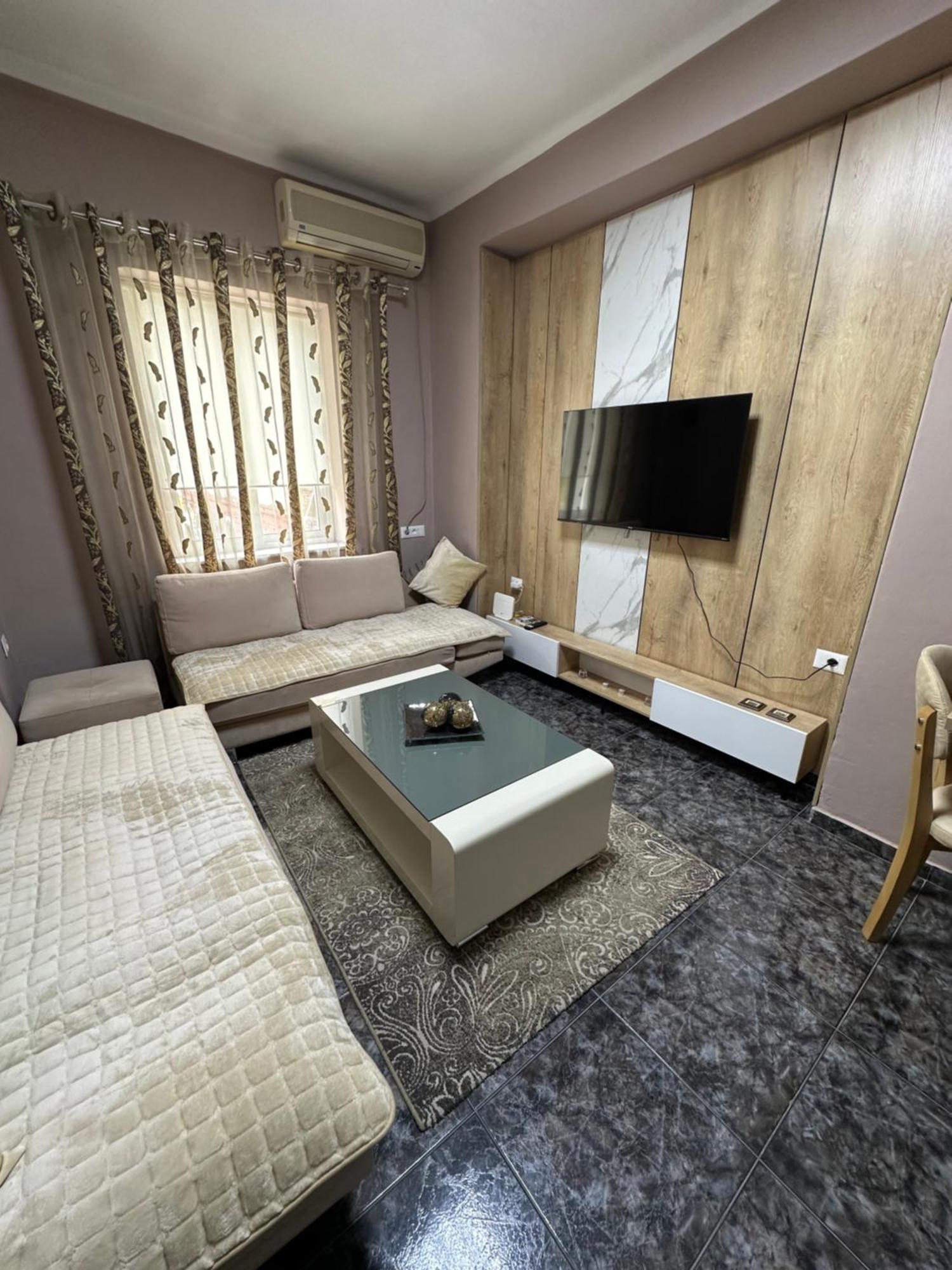 Midtown Cozy Apartment Tirana Bagian luar foto